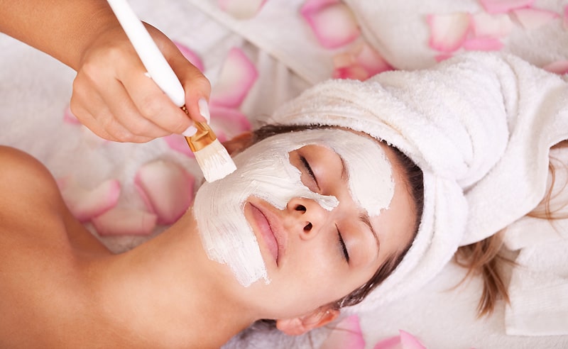 Masque au yaourt et aux huiles essentielles